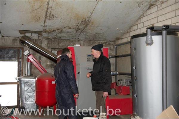 Biomassa verwarming voor kalverbedrijven